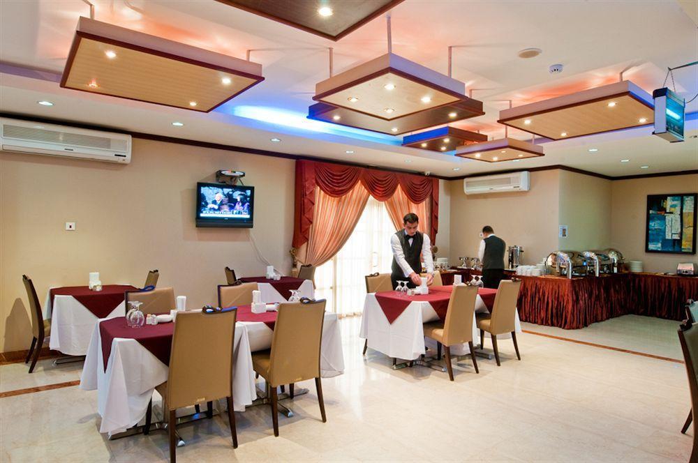 La Villa Palace Hotel Doha Restaurant foto
